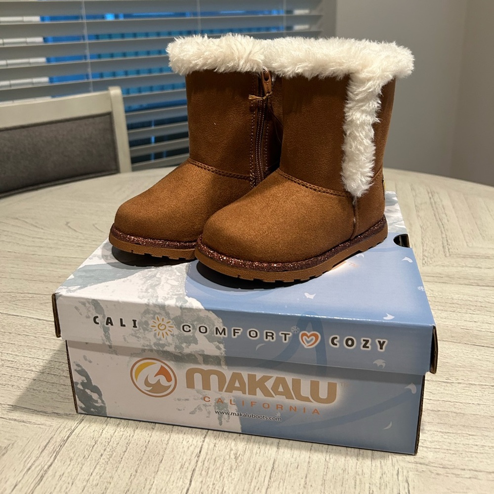 Little Girls Makalu Fur-Lined Winter Boots Size 7